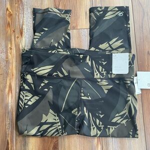 NWT GapFit Capri leggings